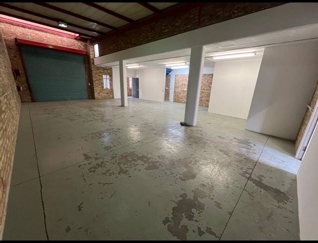 230M² WAREHOUSE TO LET IN STRIJDOMPARK